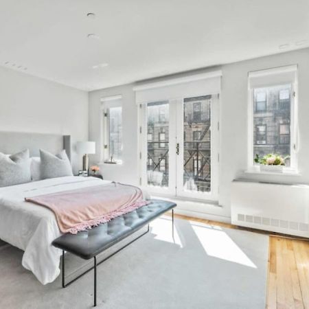 Luxe Studio With Charming Juliet Balcony Lägenhet New York Exteriör bild